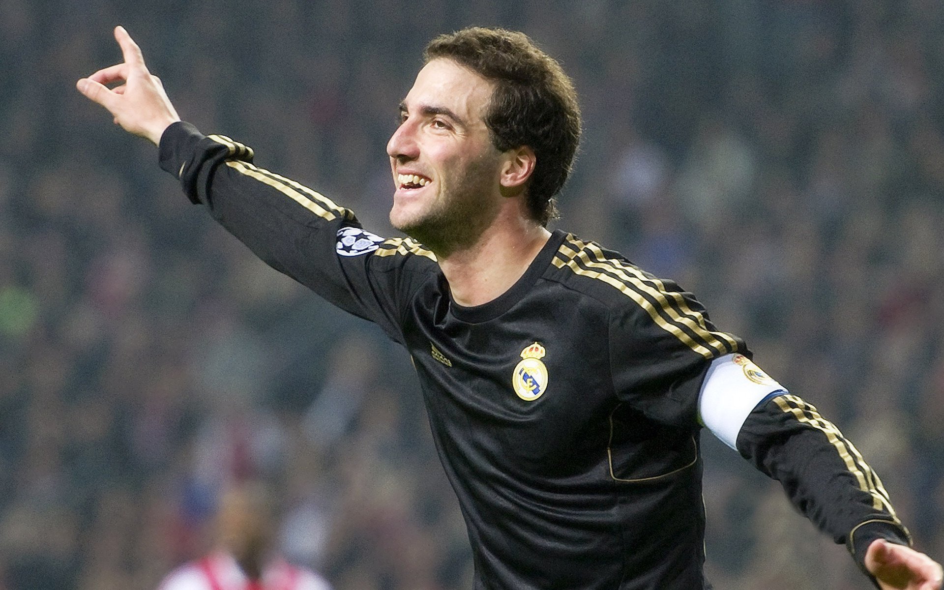 九游-“球场内外：球员的动人故事和激情人生”，关于球员