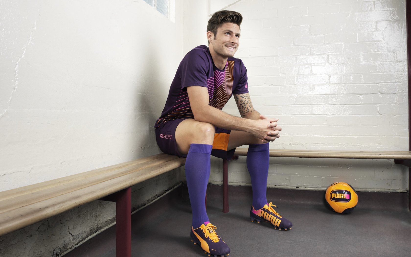 欧冠激战夜,球迷的应援歌曲震撼全场,欧冠歌曲 think about you